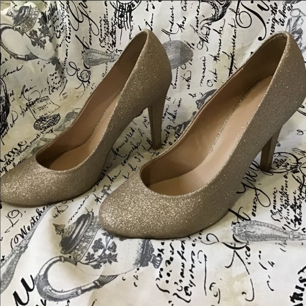 Kelly & Katie size 9.5, 4 inch round toe heels